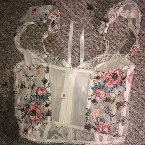 Women’s bustier white with lace& flowers